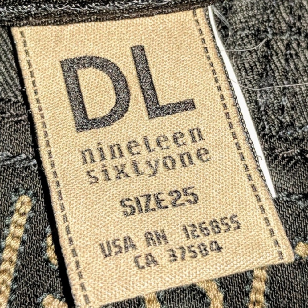 5 ITEMS FOR $15- DL 1961 Emma Legging Riker Wash